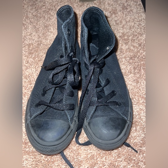 Converse - Picture 1 of 1